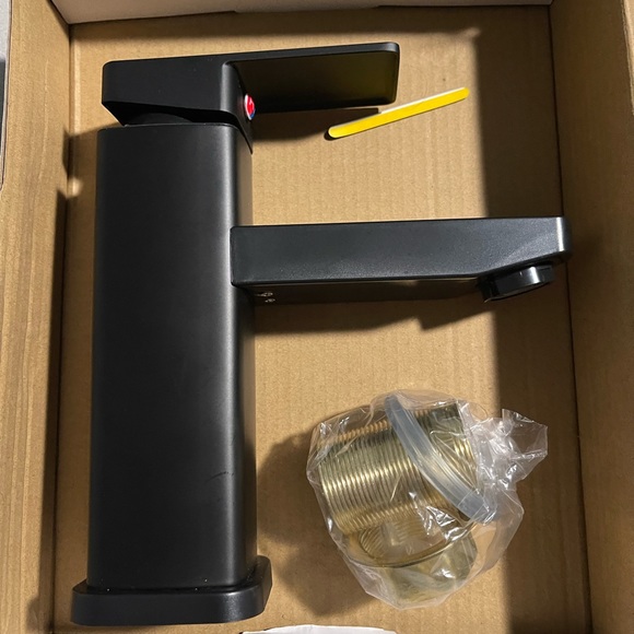 Bathroom sink faucet - Picture 1 of 5